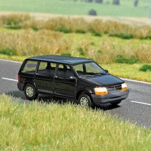 Chrysler Voyager H0, mit leuchtenden Scheinwerfern und Rückleuchten
