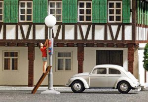 A-Set: Plakataufhängerin H0