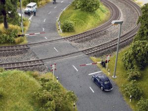 HO L-C Bahnschranken mit Andreaskreuzen