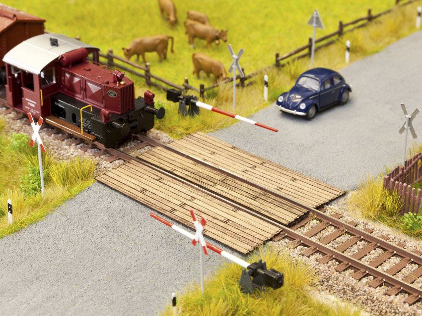 HO L-C Bahnübergang Holzb.